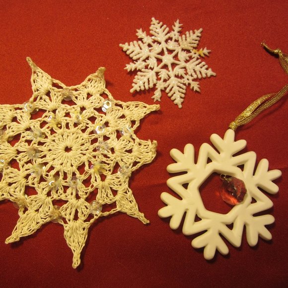 VTG SNOWFLAKE ORNAMENTS SET OF 3 - Picture 1 of 2